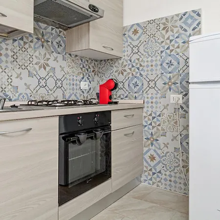 Brezza Marina Apartment- Garden سان تيودورو