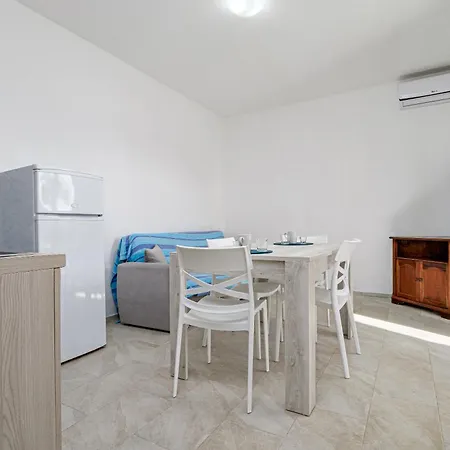 شقة Brezza Marina Apartment- Garden سان تيودورو