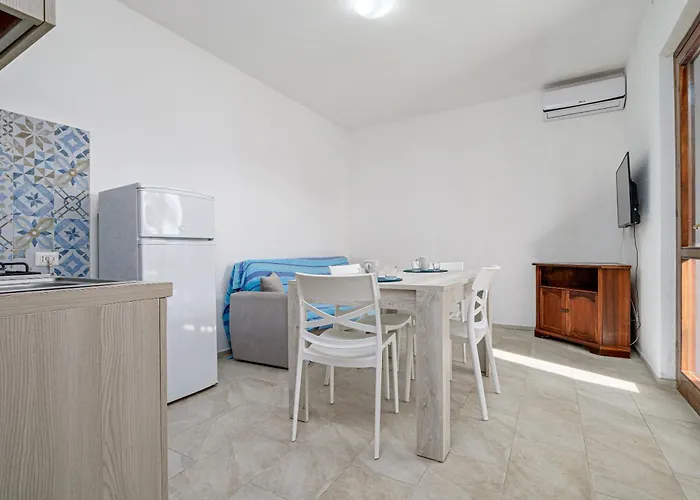 شقة Brezza Marina Apartment- Garden سان تيودورو